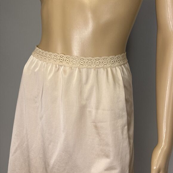 Vintage Lorraine Half Slip Size Small Beige High Slits Lace Nylon Stretch Lace - Picture 3 of 10